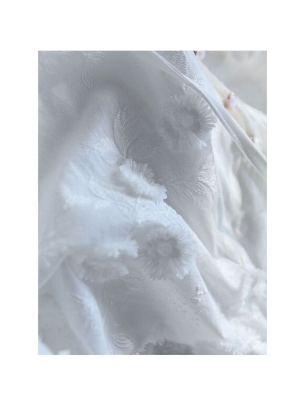 COMMENSE | White Floral Embroidered Lightweight Button-Up Top - Picture 2 of 7